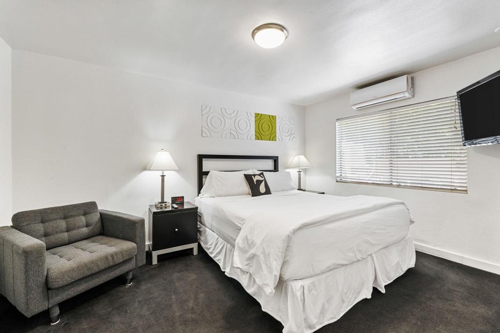 950 Indian Canyon Drive