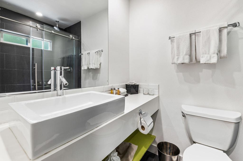 950 Indian Canyon Drive