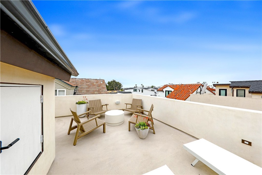 519 .5 Larkspur Avenue