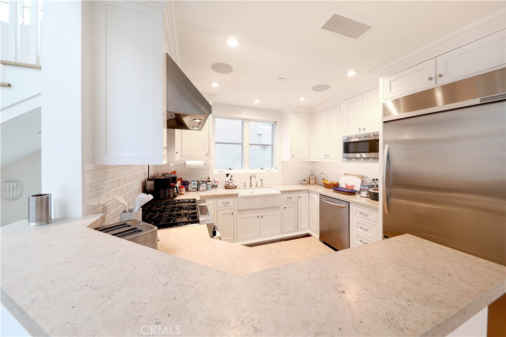 519 .5 Larkspur Avenue