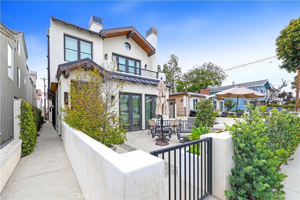 519 .5 Larkspur Avenue