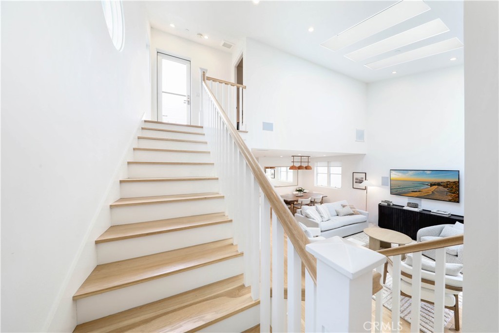 519 .5 Larkspur Avenue