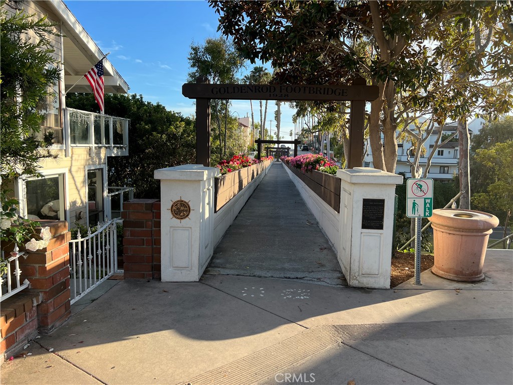 519 .5 Larkspur Avenue