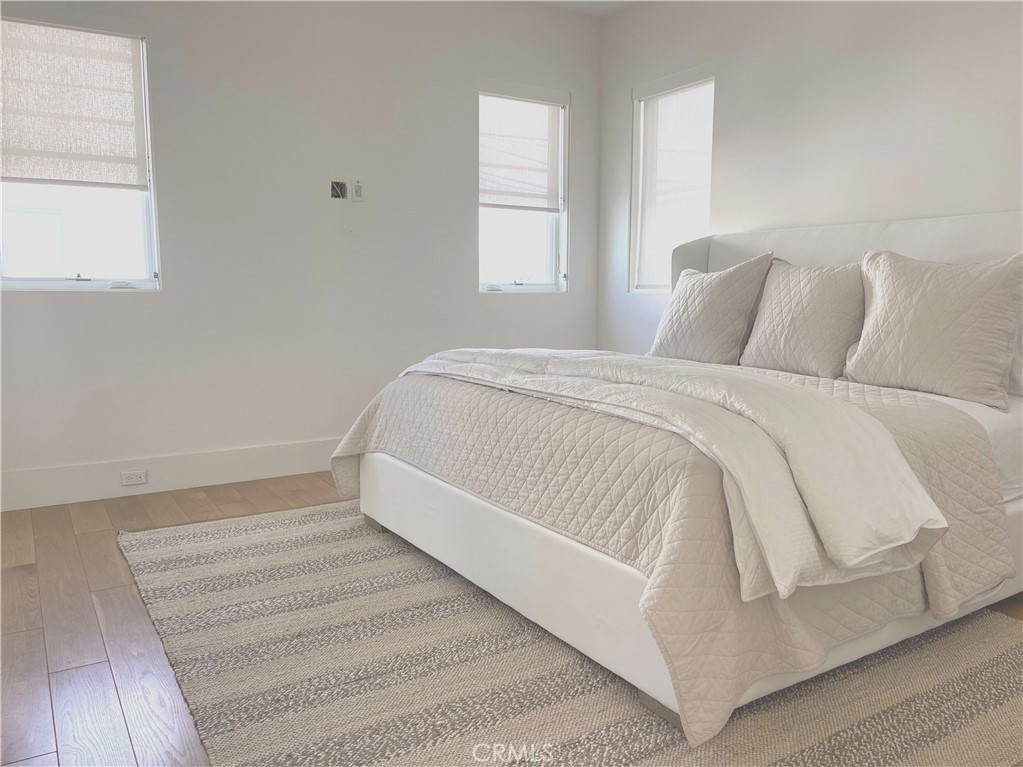 519 .5 Larkspur Avenue