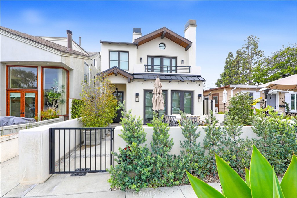 519 .5 Larkspur Avenue