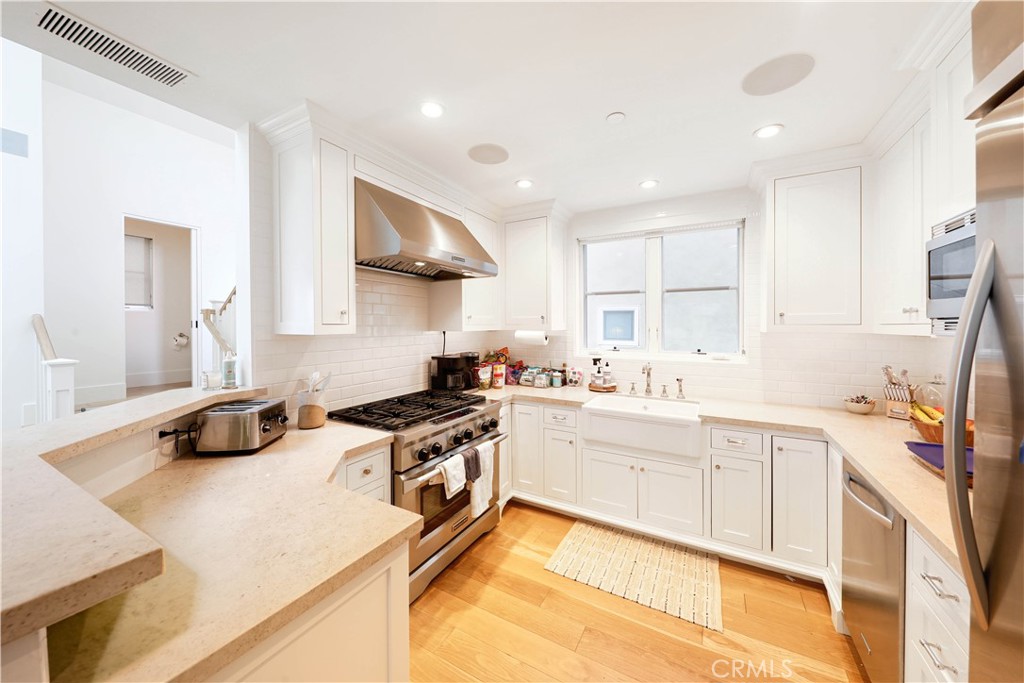 519 .5 Larkspur Avenue