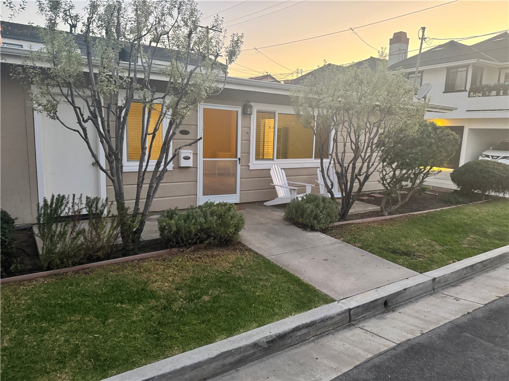 621 Larkspur Avenue 1/2