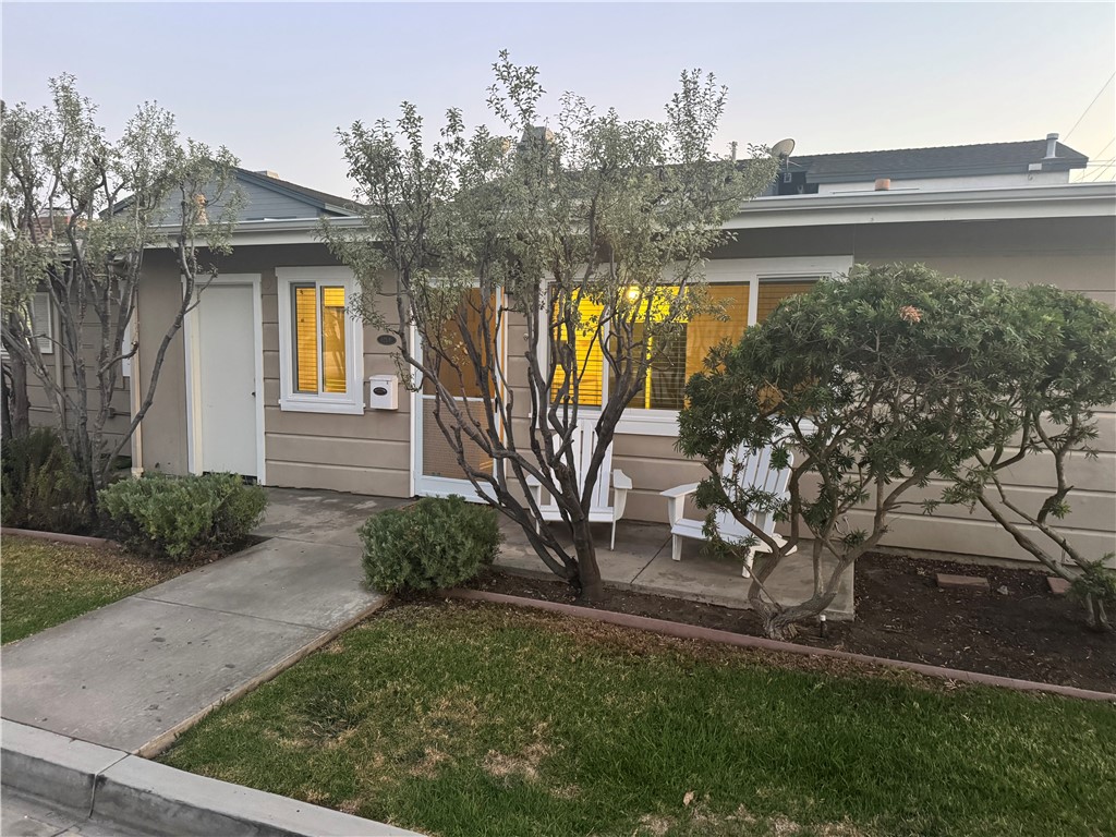 621 Larkspur Avenue 1/2