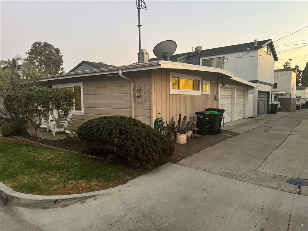 621 Larkspur Avenue 1/2