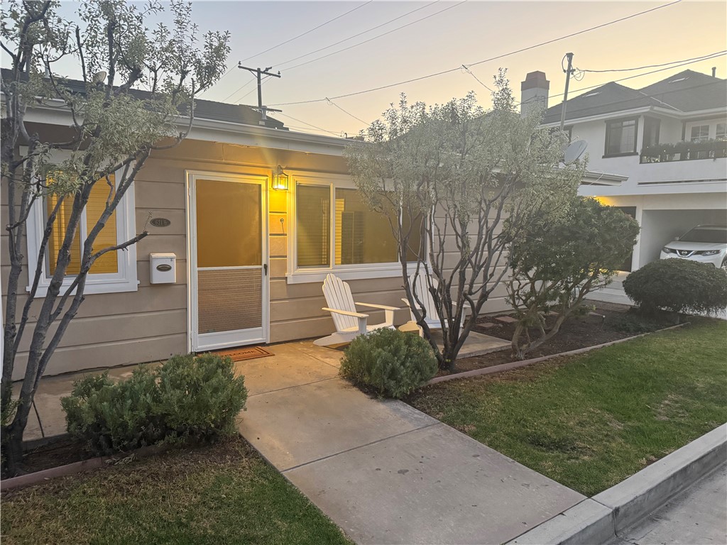 621 Larkspur Avenue 1/2