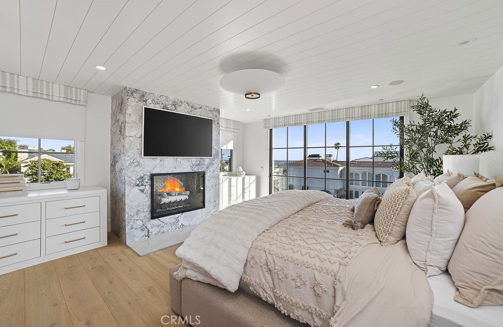 2820 Bayview