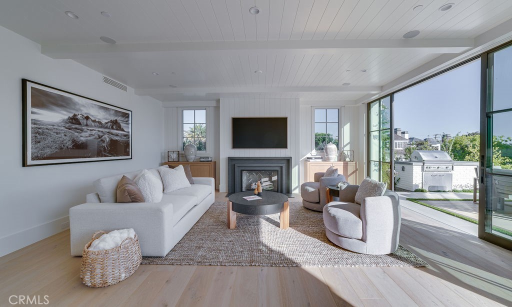2820 Bayview