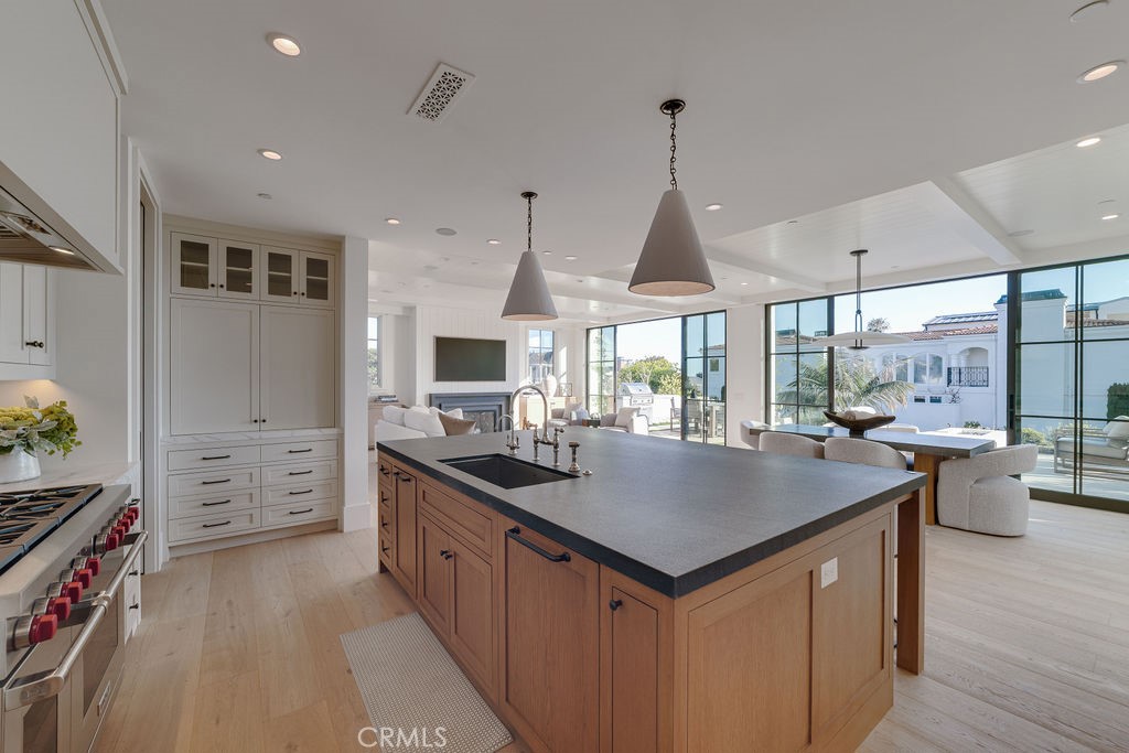 2820 Bayview