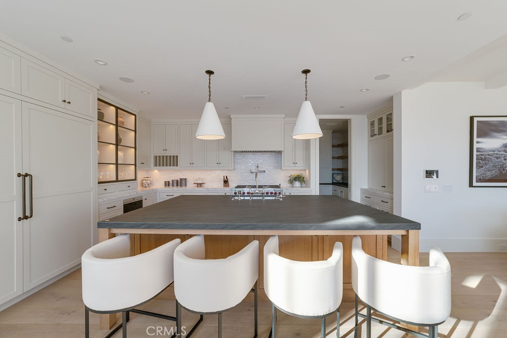 2820 Bayview
