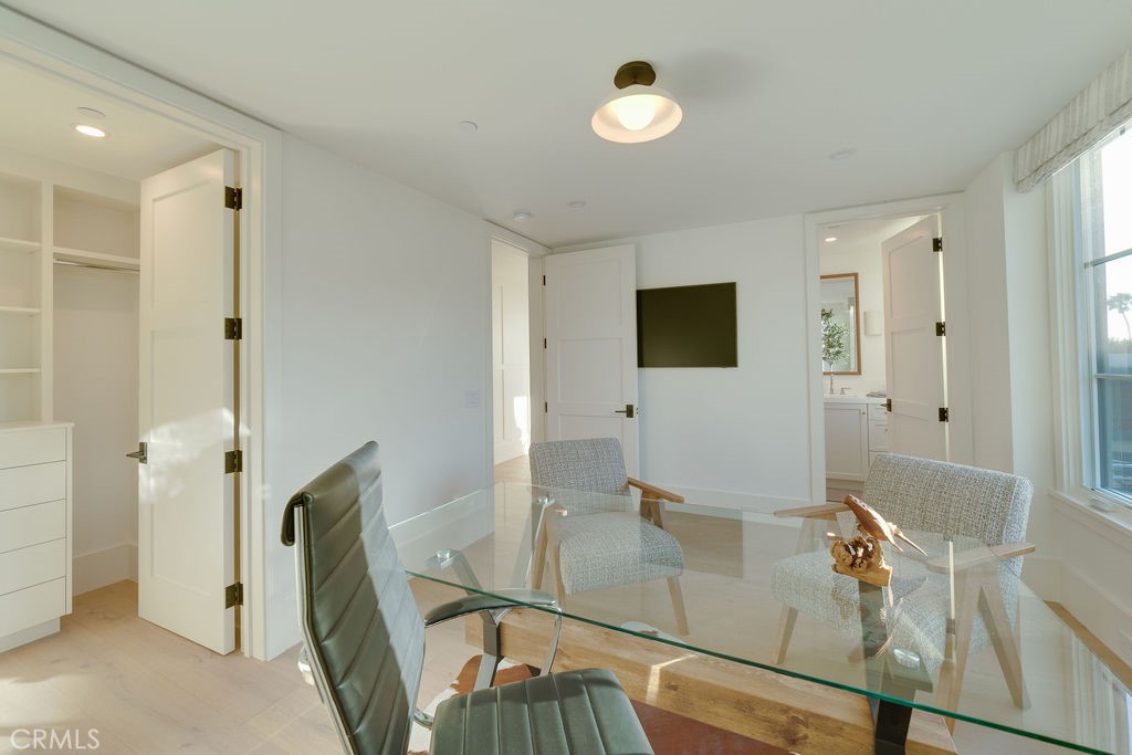2820 Bayview