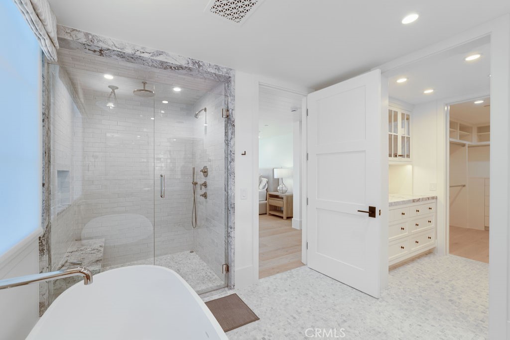 2820 Bayview