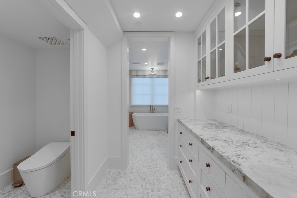 2820 Bayview