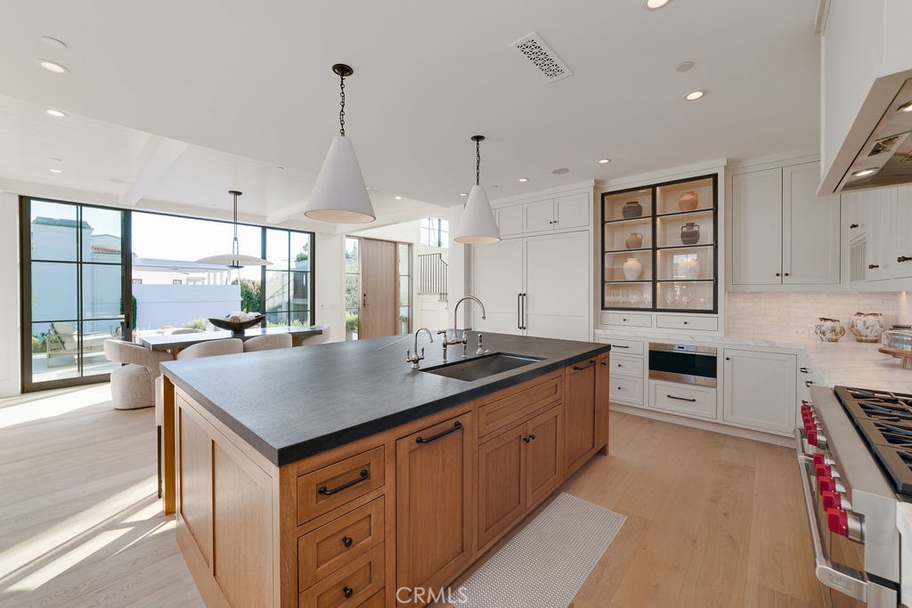2820 Bayview