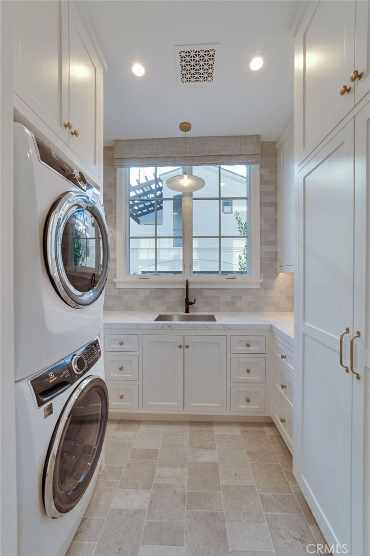 2820 Bayview