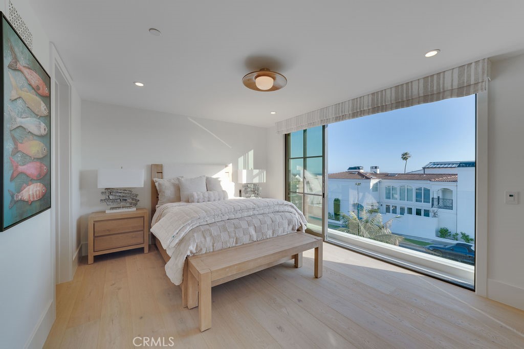 2820 Bayview