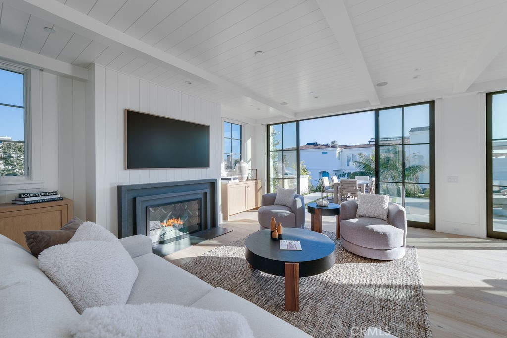 2820 Bayview