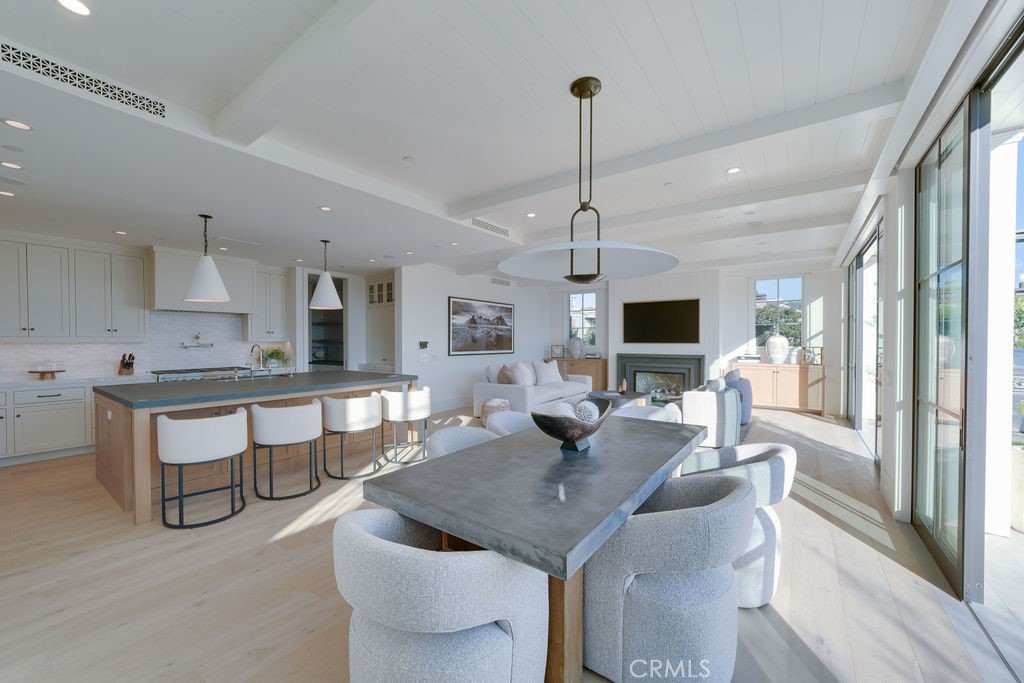 2820 Bayview