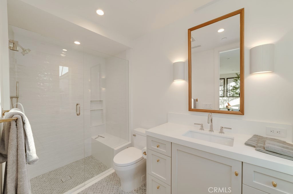 2820 Bayview
