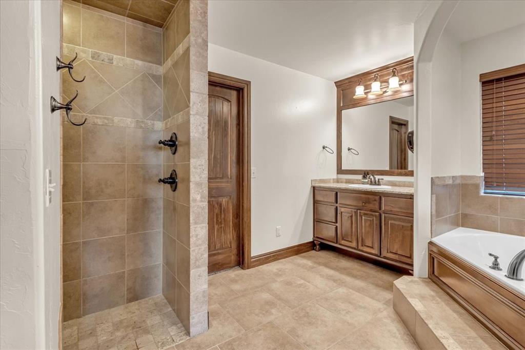 5817 Hardwick Lane