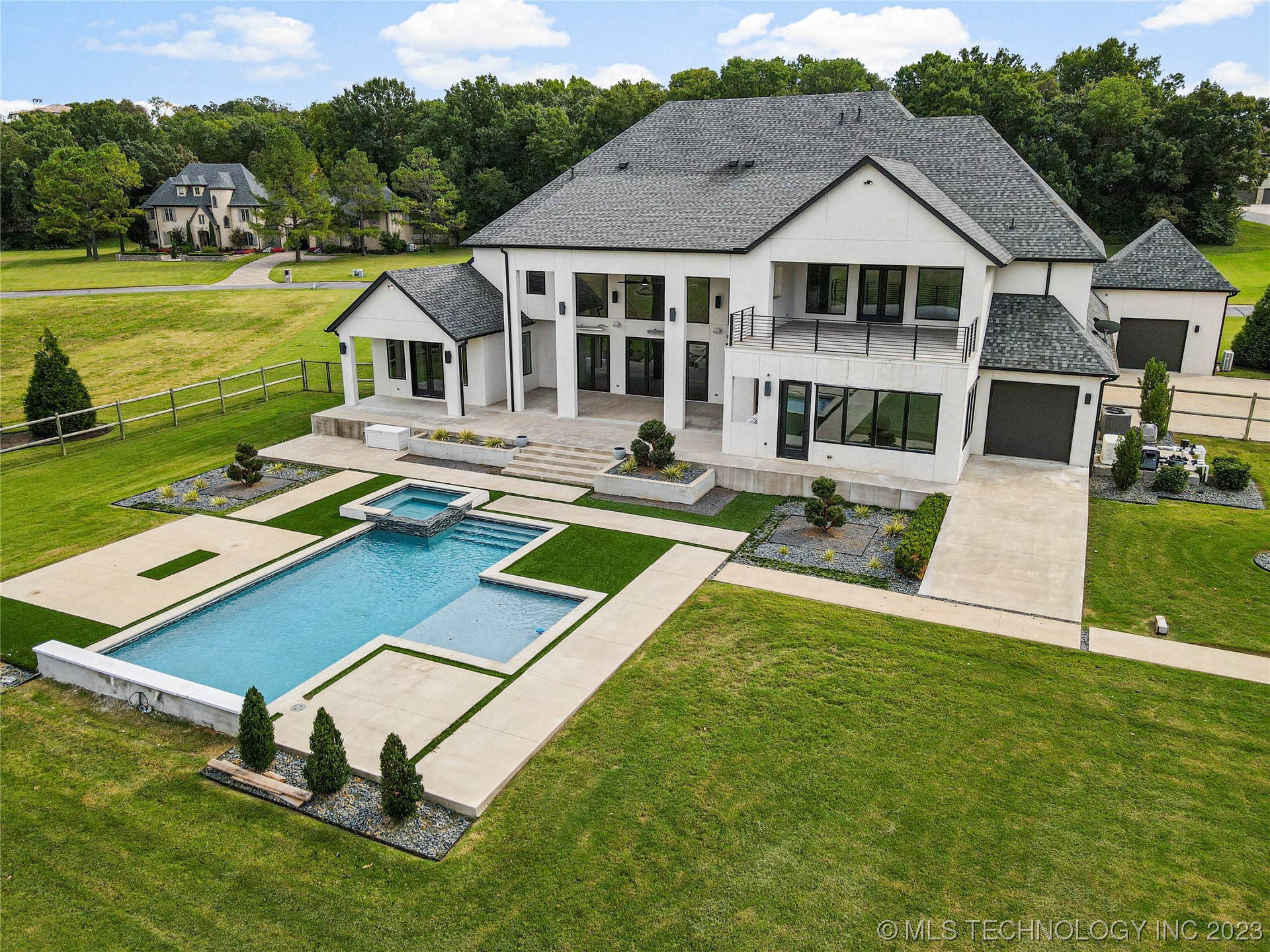 5781 E 138th Street S