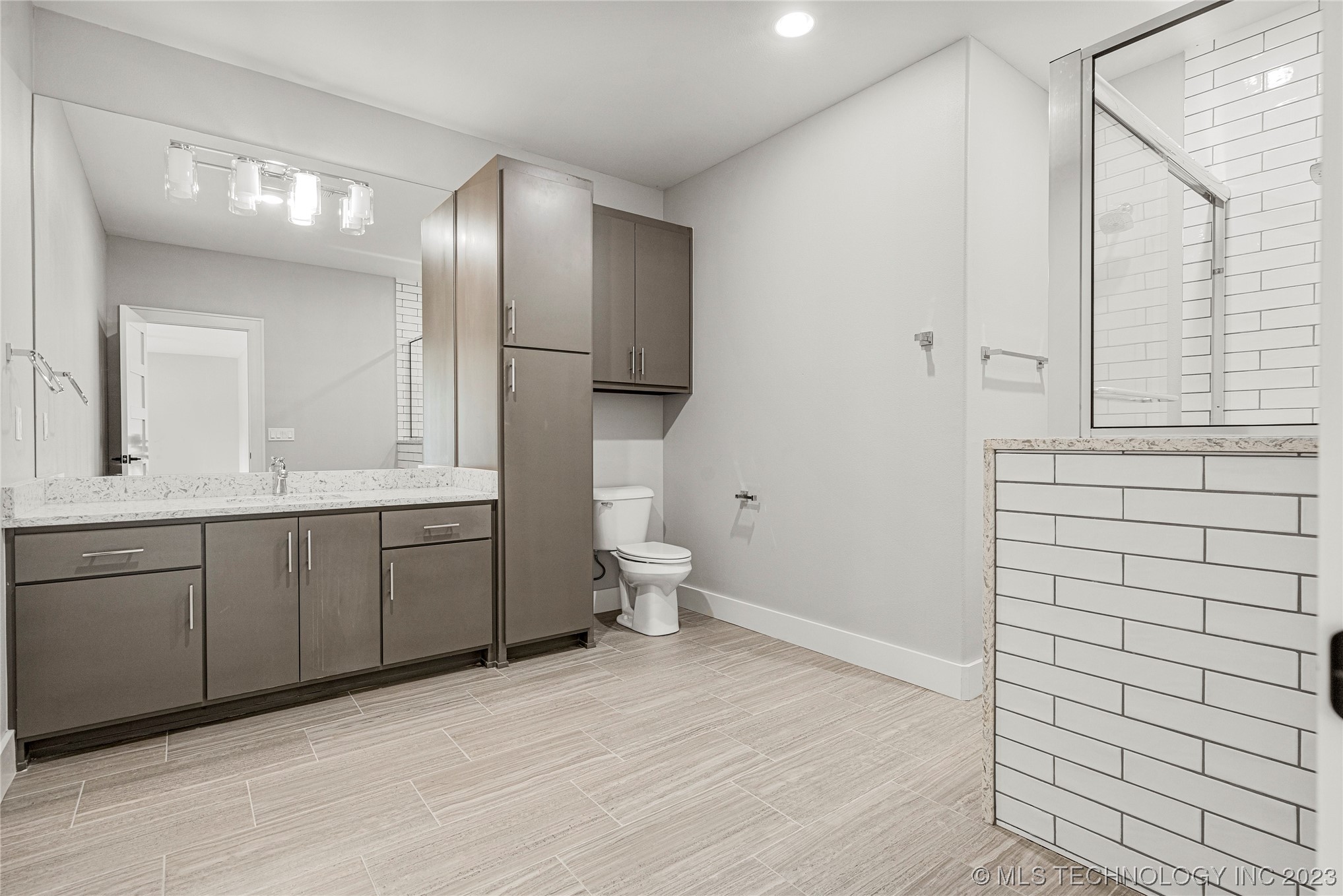 5781 E 138th Street S