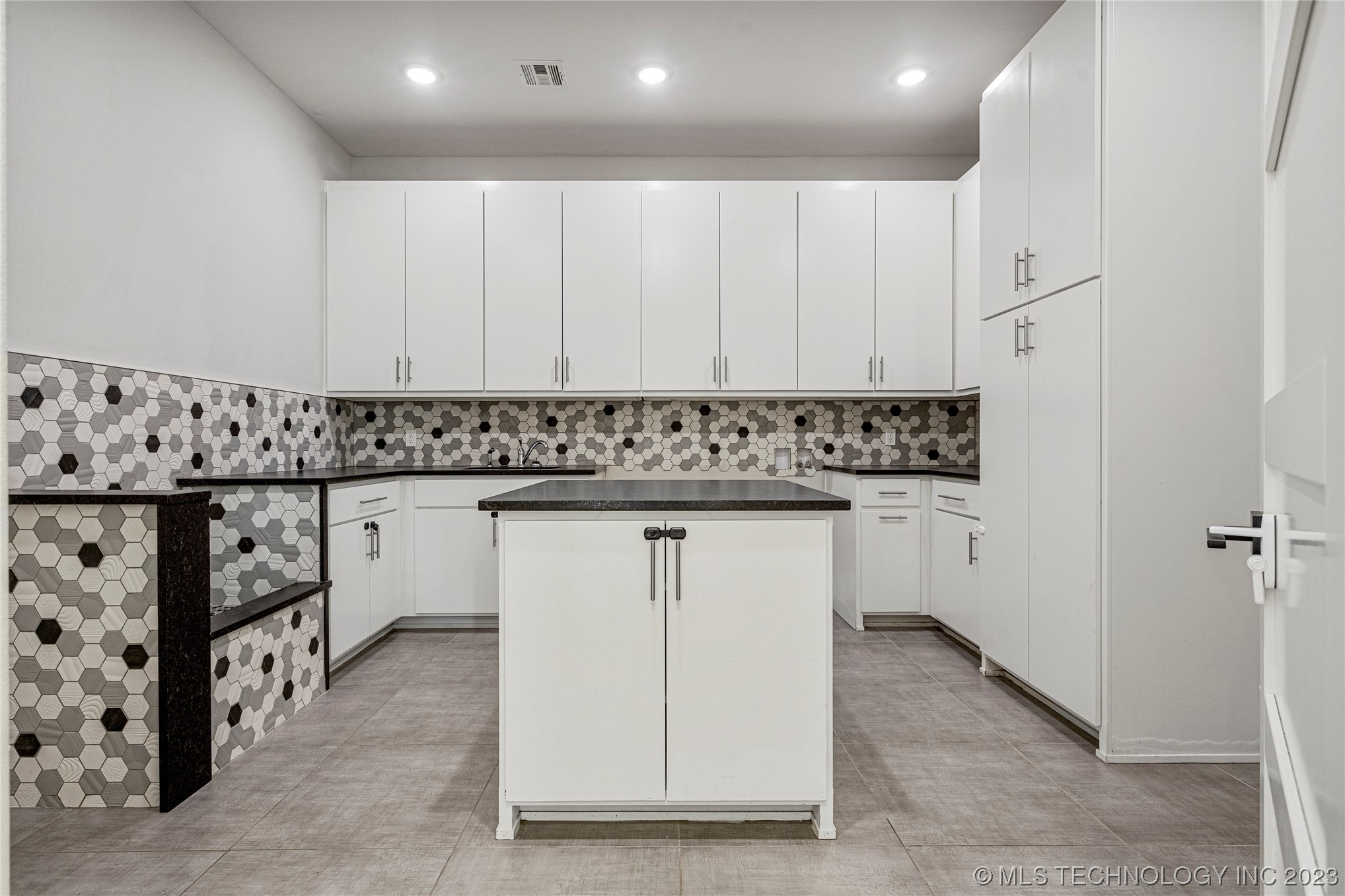 5781 E 138th Street S