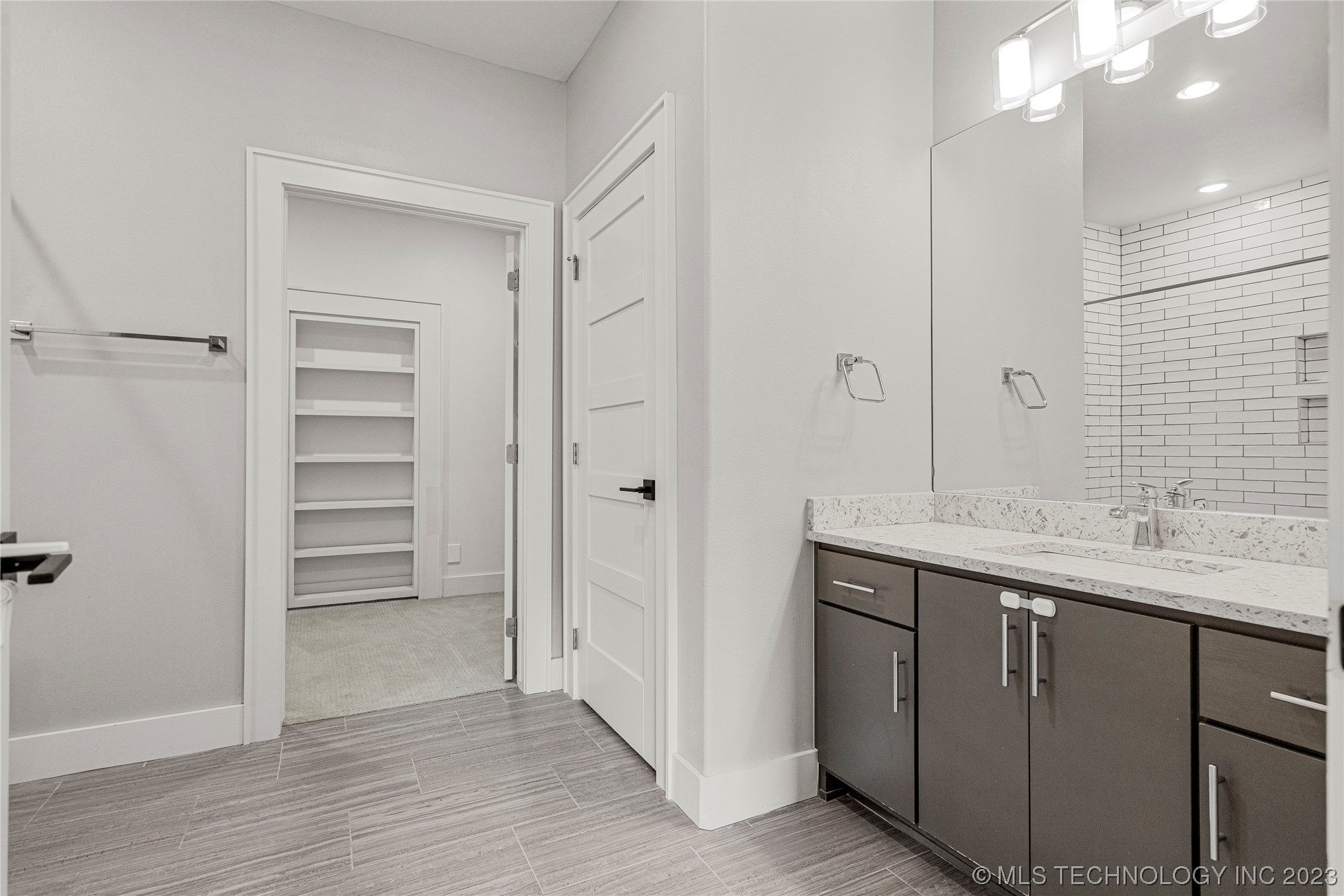 5781 E 138th Street S