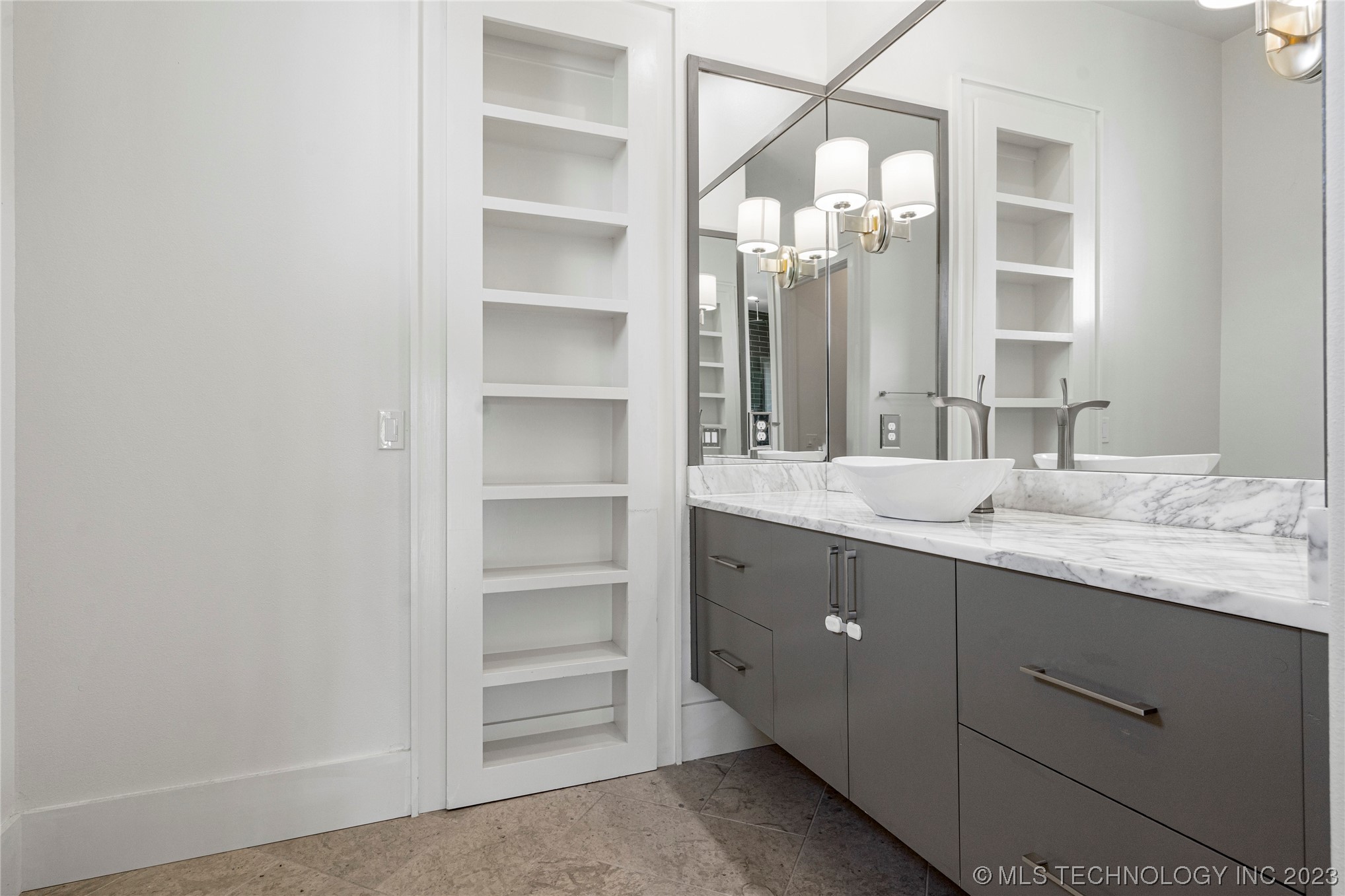 5781 E 138th Street S