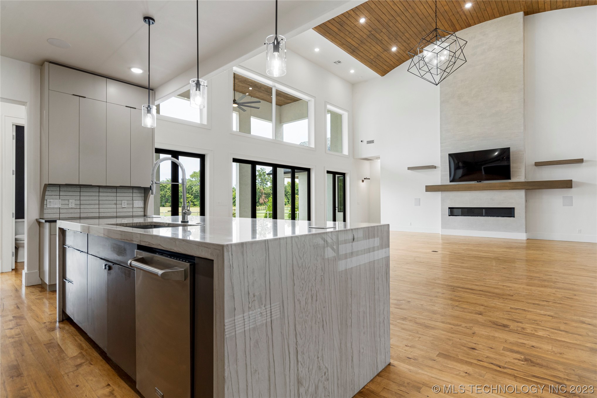 5781 E 138th Street S