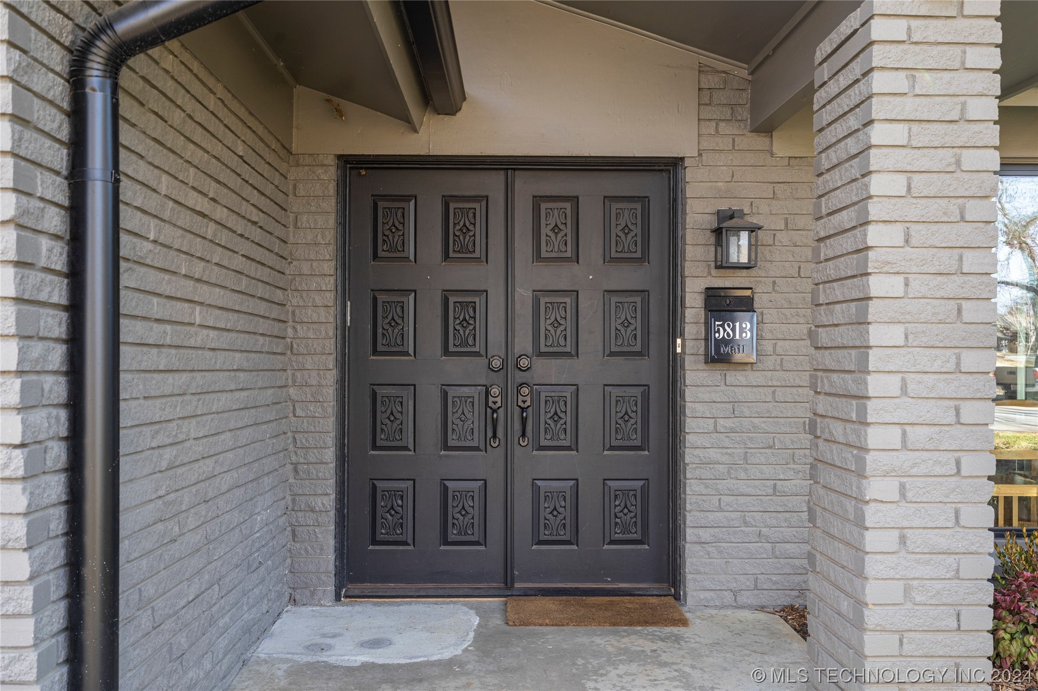 5813 S 69th East Avenue