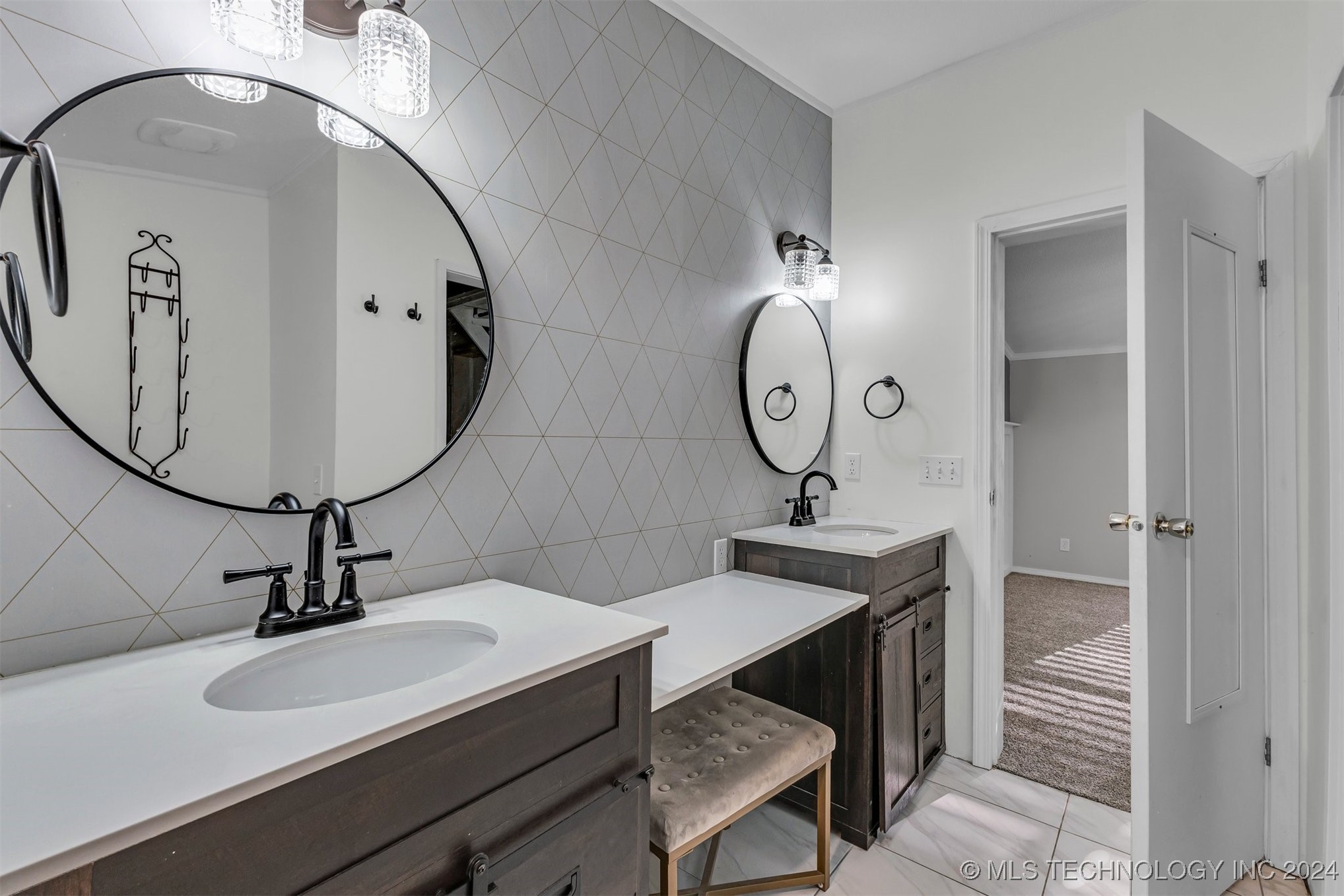 7086 Greenfield Lane