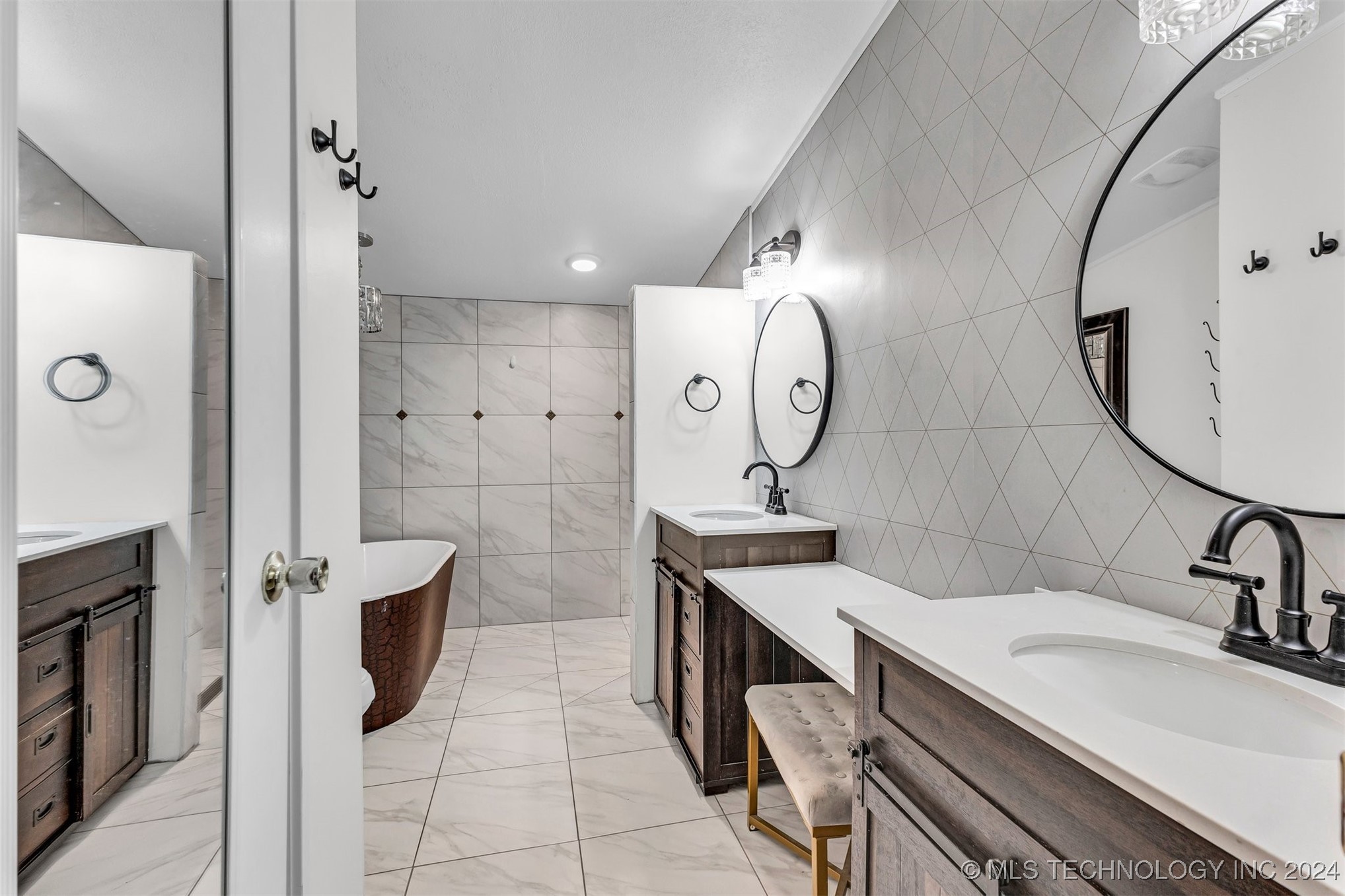 7086 Greenfield Lane