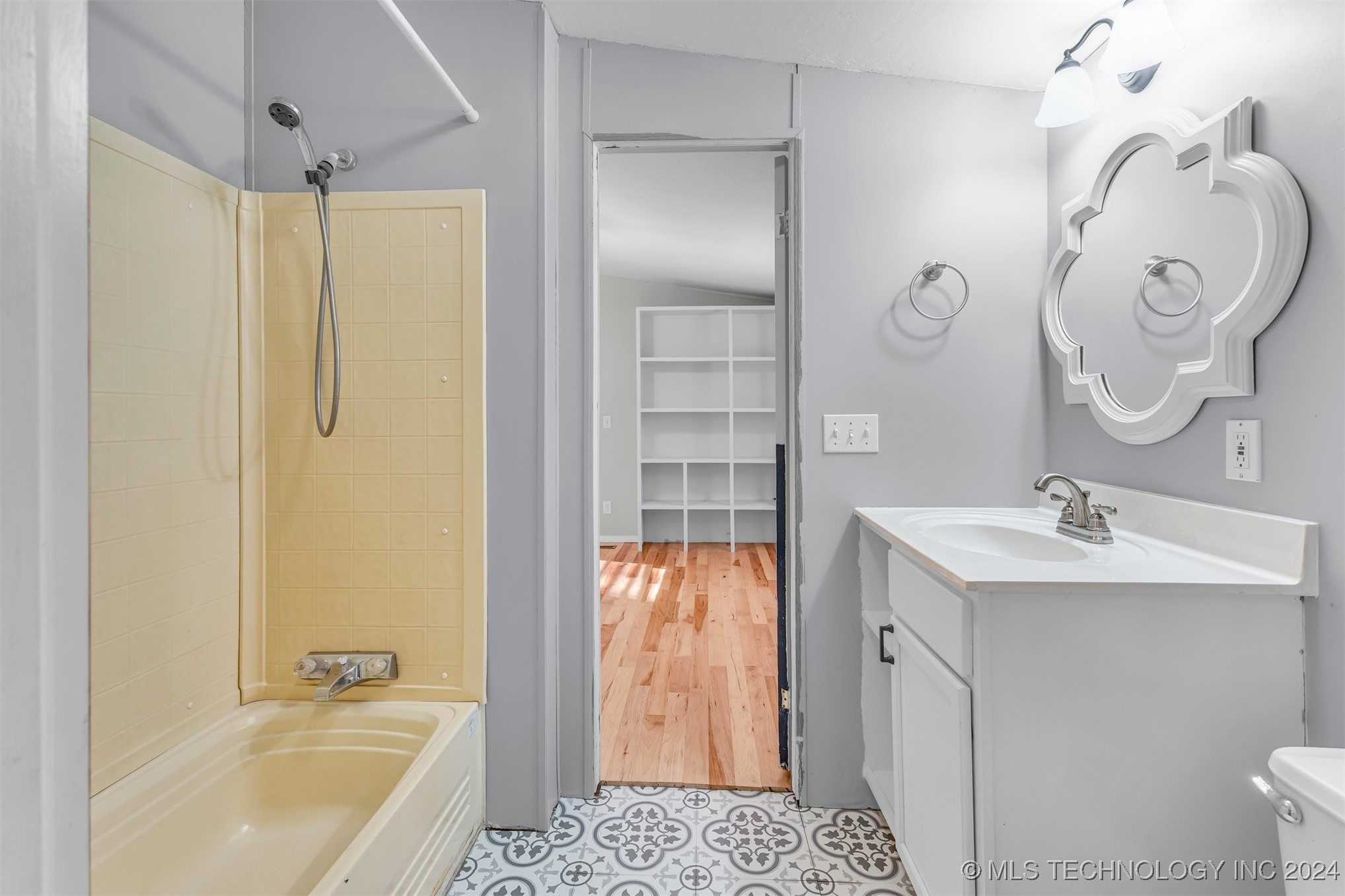 7086 Greenfield Lane