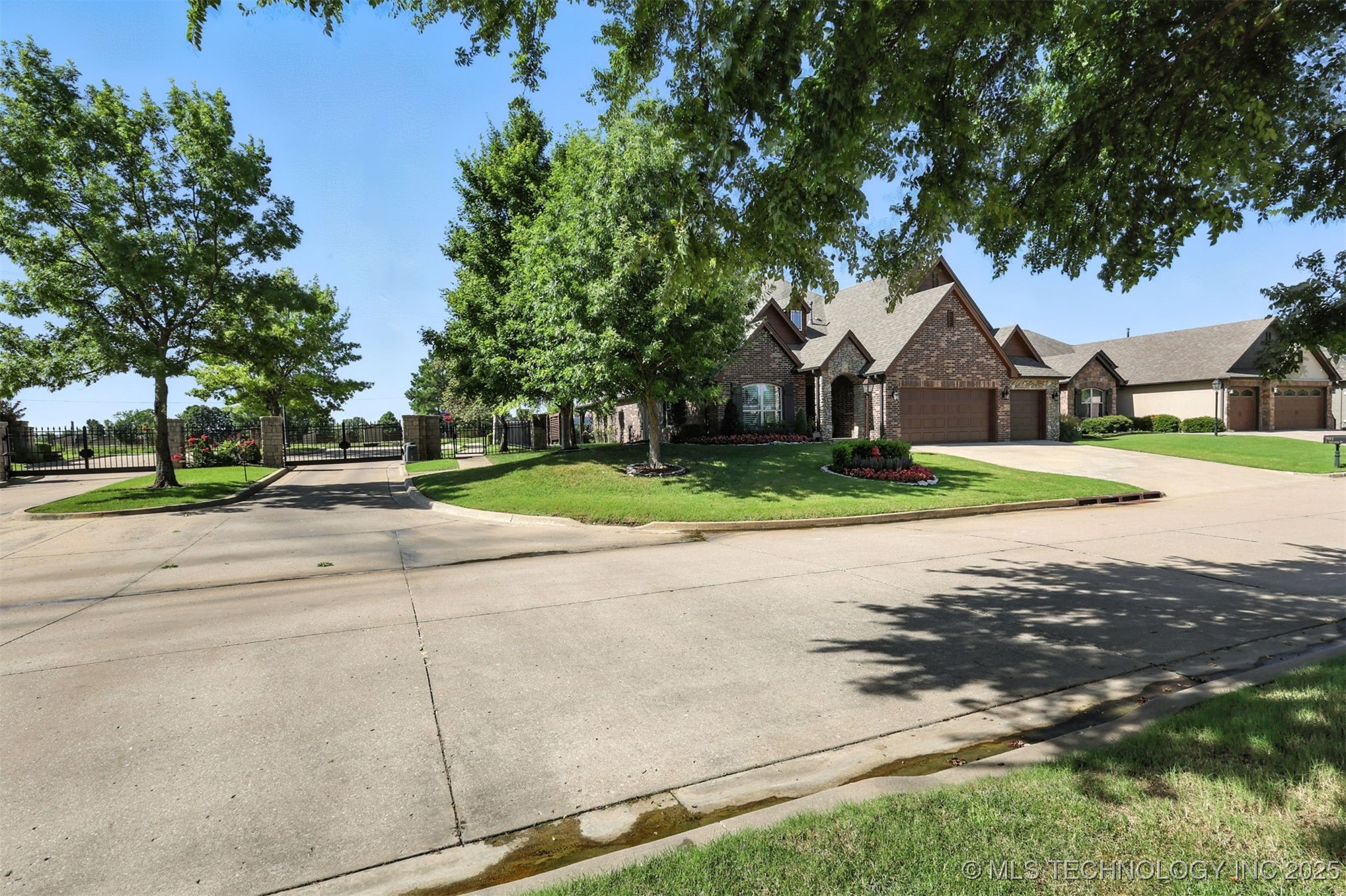 7911 E Galveston Place