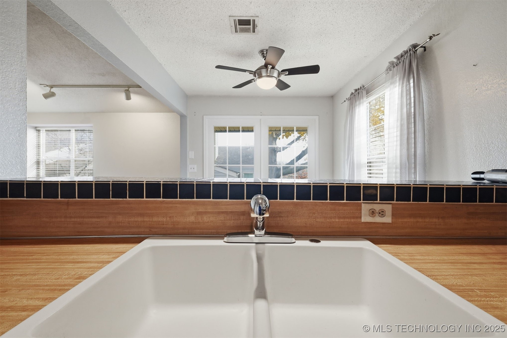 6326 E 89th Place 1006