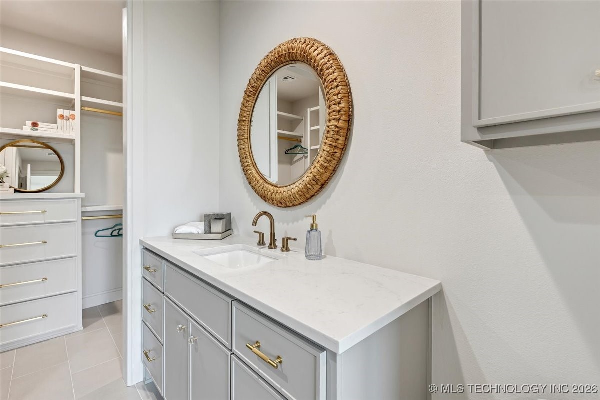 5835 E 139th Street S