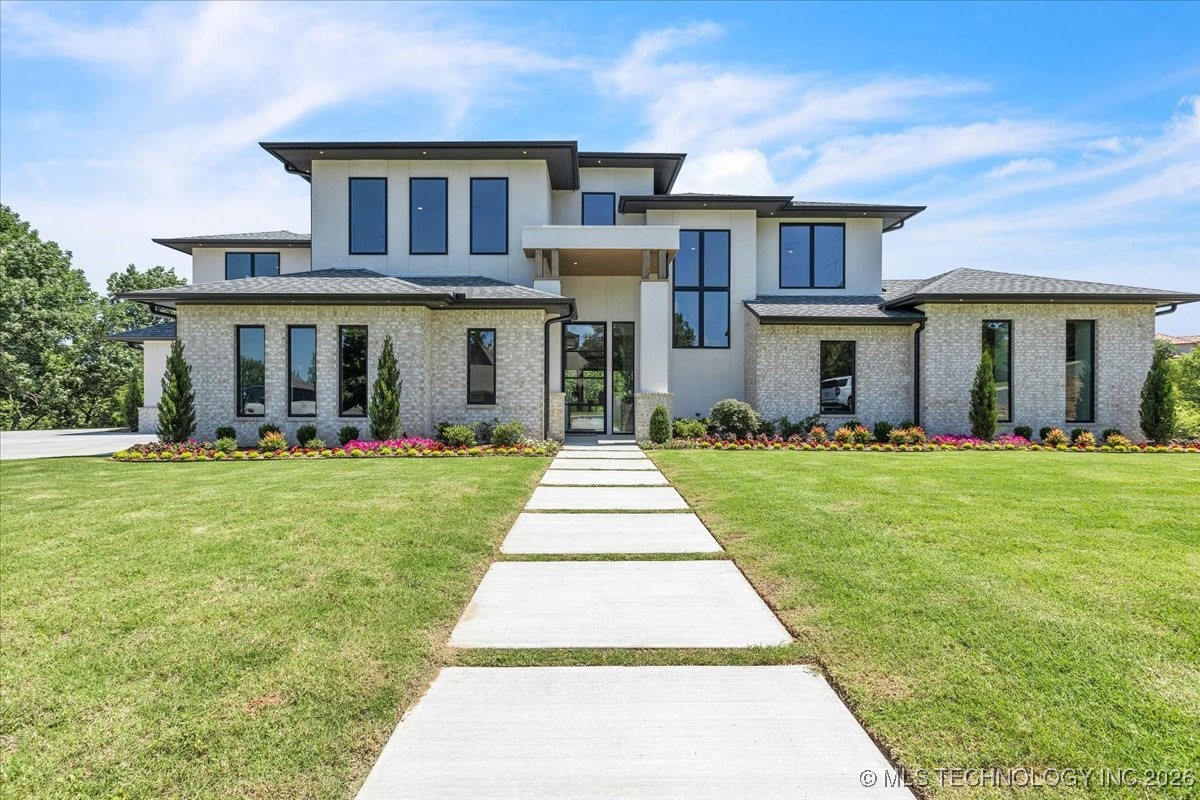 5835 E 139th Street S