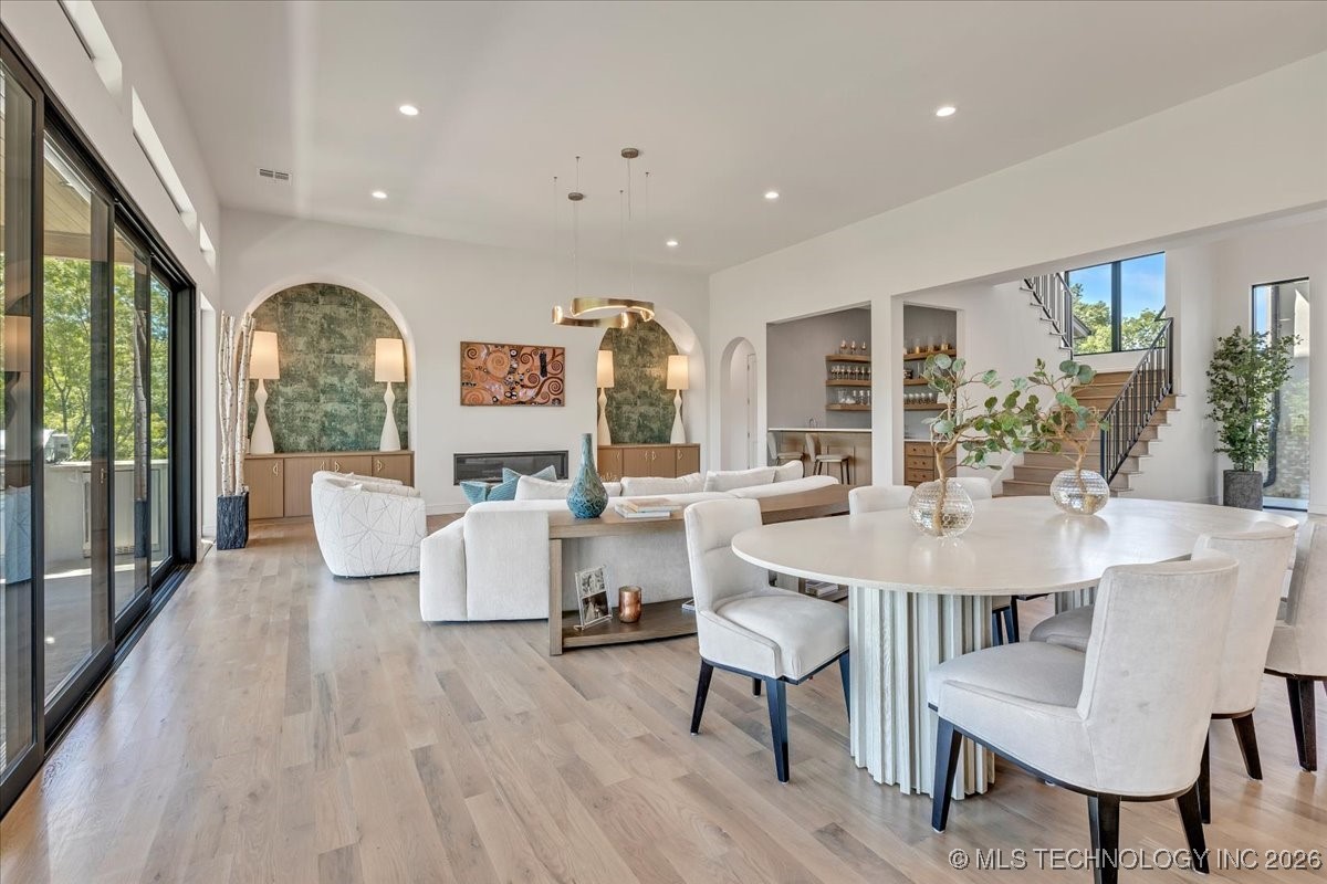 5835 E 139th Street S