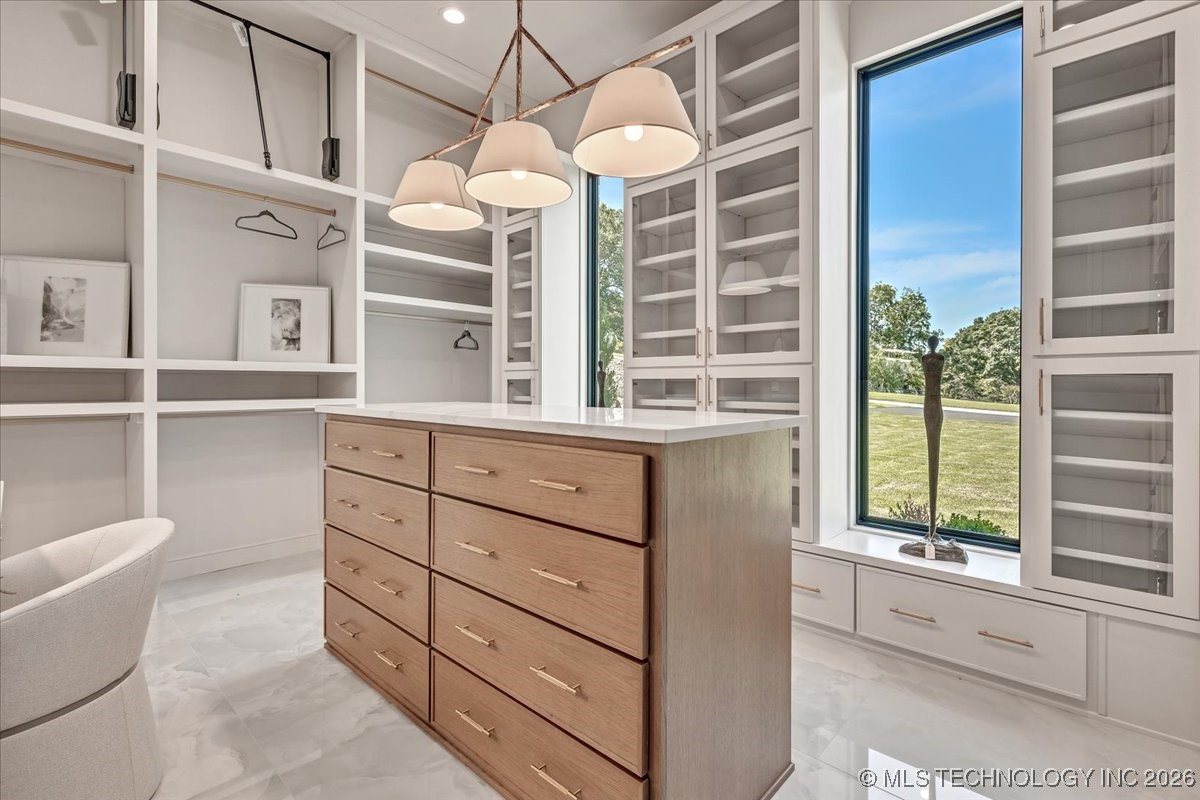 5835 E 139th Street S