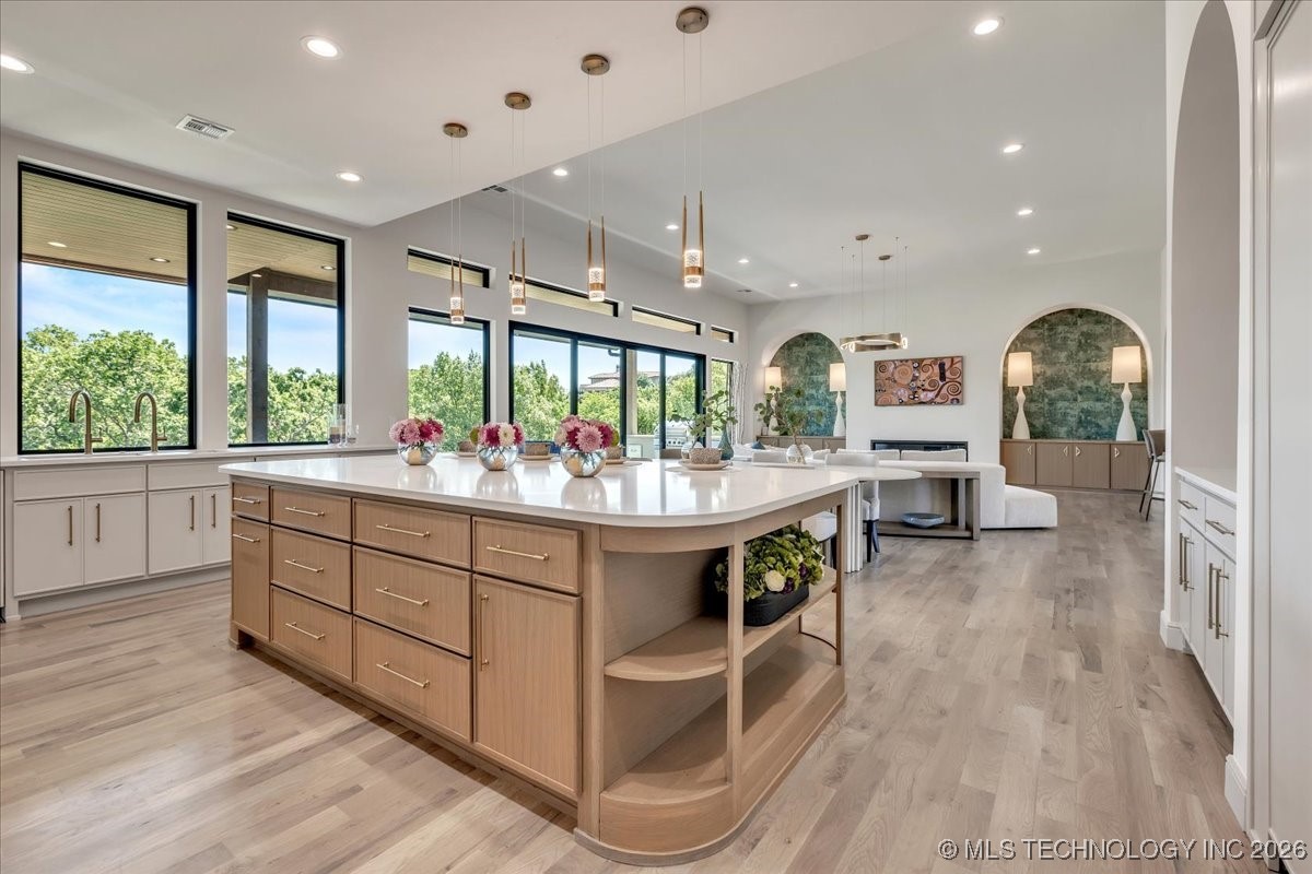 5835 E 139th Street S