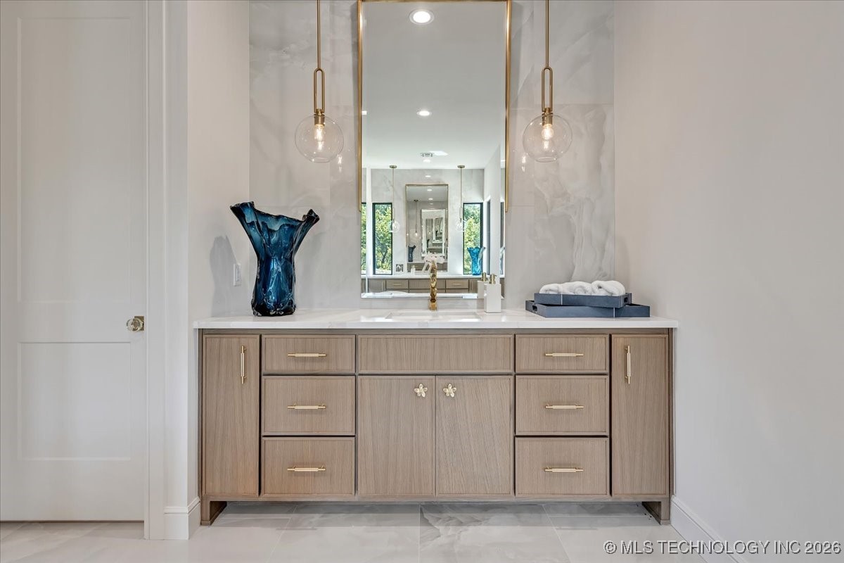 5835 E 139th Street S