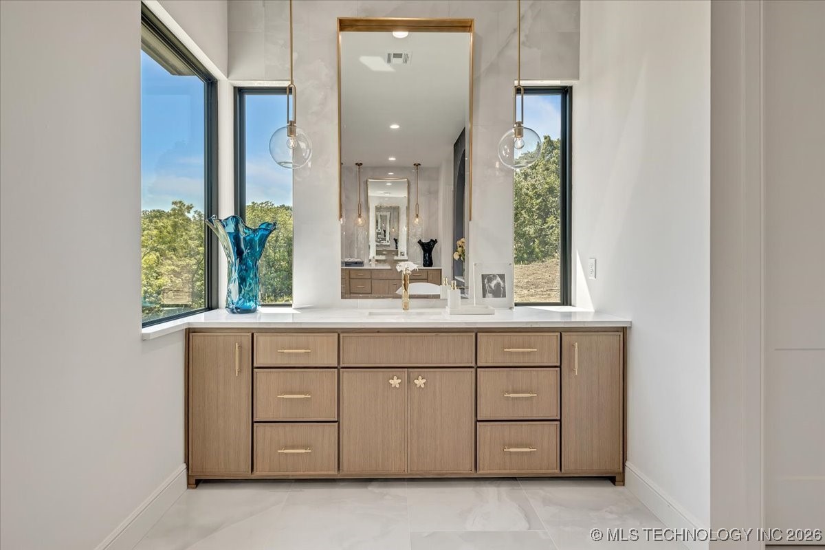 5835 E 139th Street S