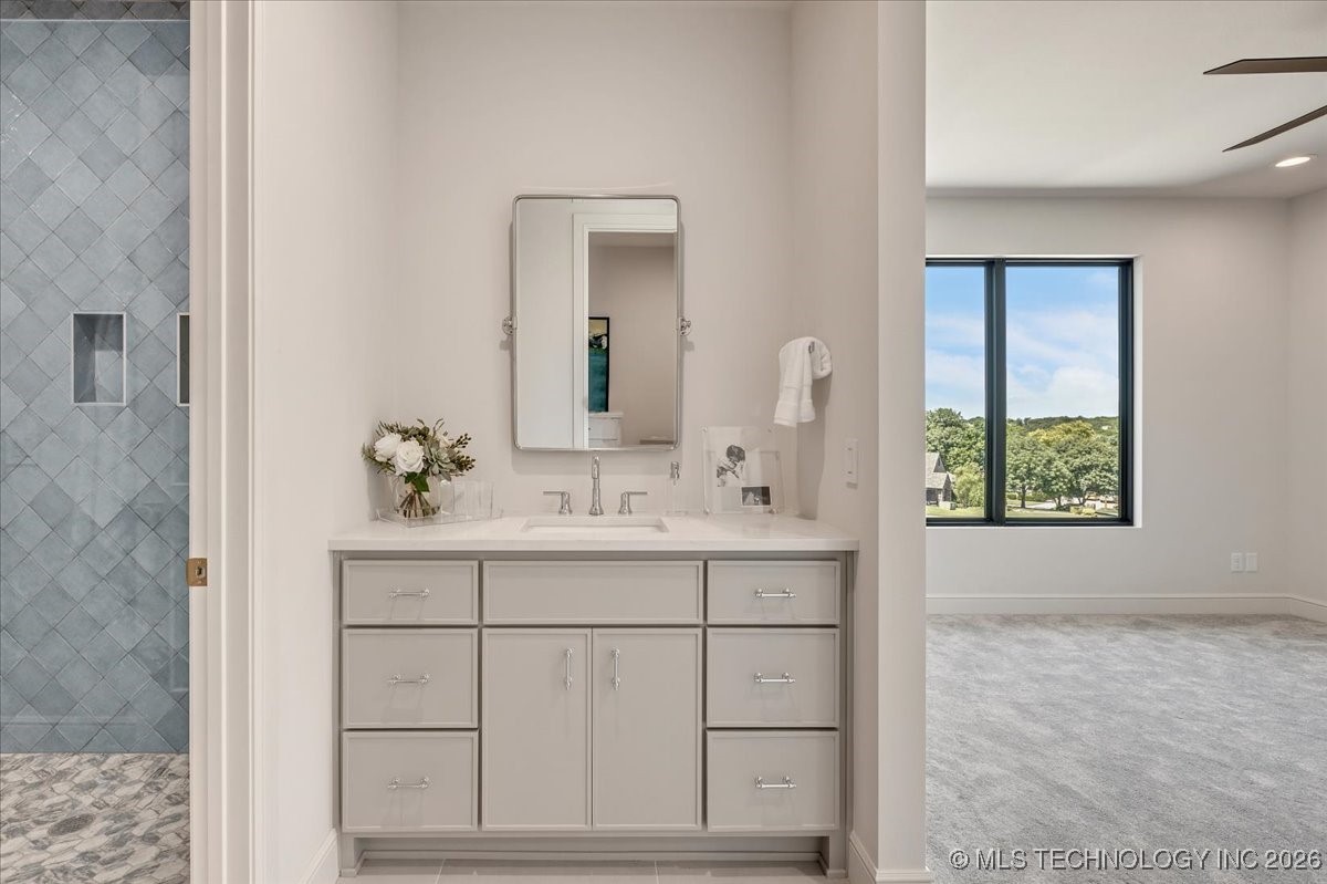 5835 E 139th Street S