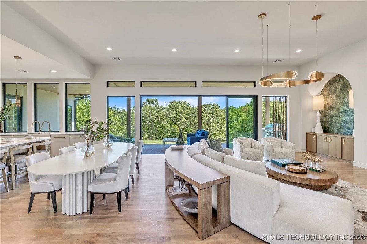 5835 E 139th Street S