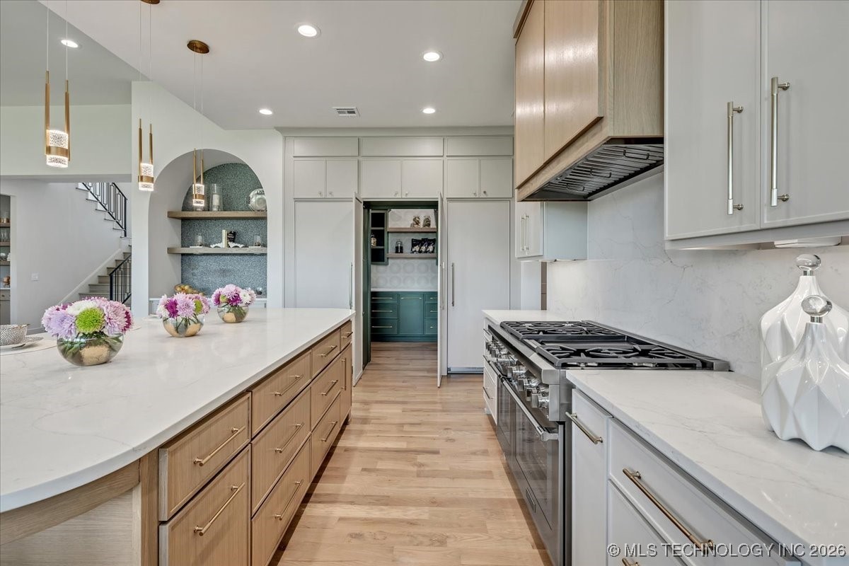 5835 E 139th Street S